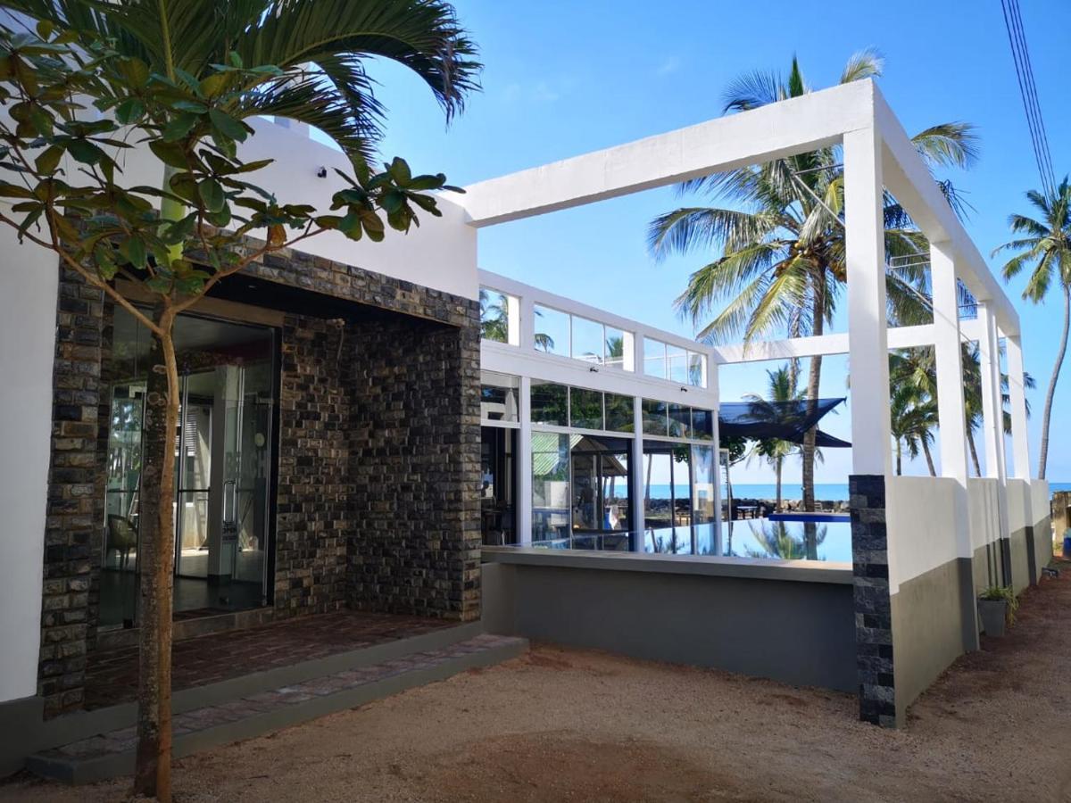 Saara Beach Hotel Marawila Exterior foto