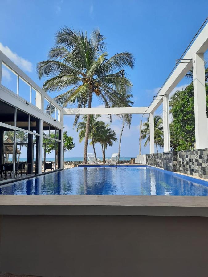 Saara Beach Hotel Marawila Exterior foto