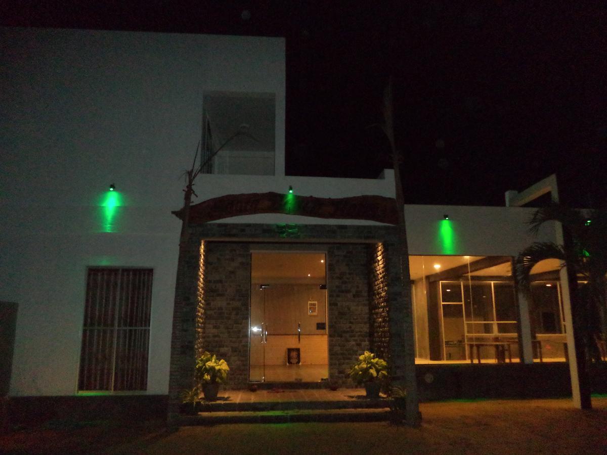 Saara Beach Hotel Marawila Exterior foto
