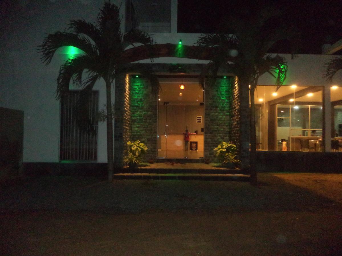 Saara Beach Hotel Marawila Exterior foto
