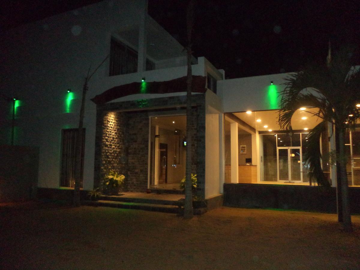 Saara Beach Hotel Marawila Exterior foto
