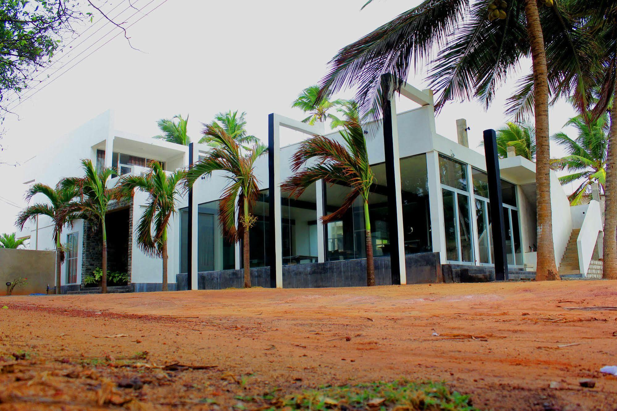 Saara Beach Hotel Marawila Exterior foto