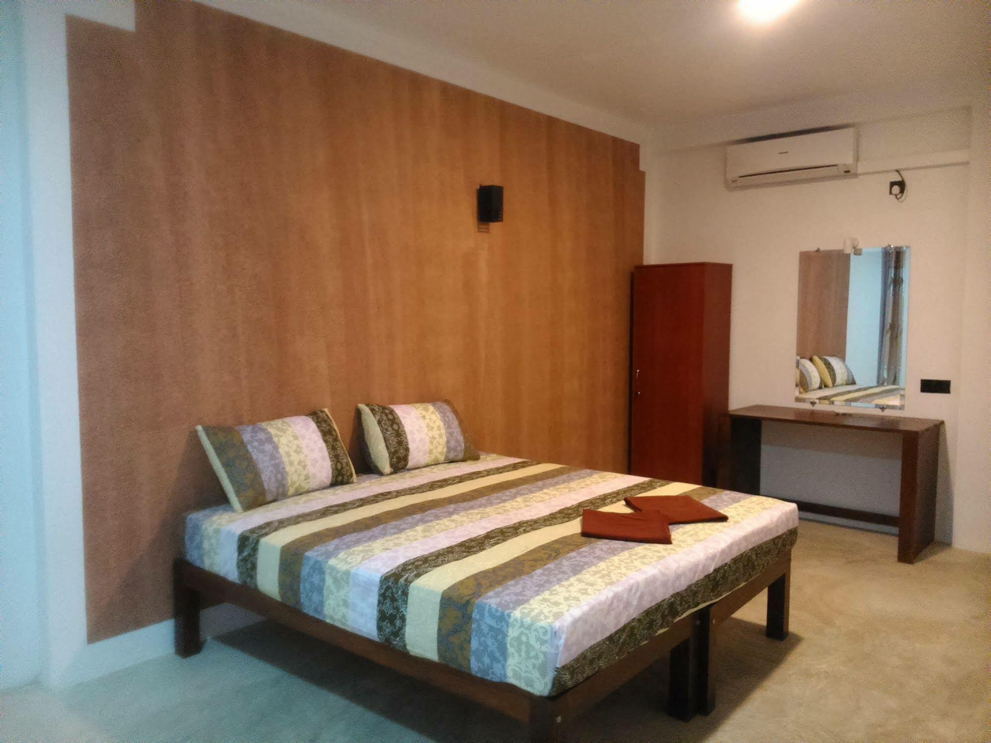 Saara Beach Hotel Marawila Exterior foto